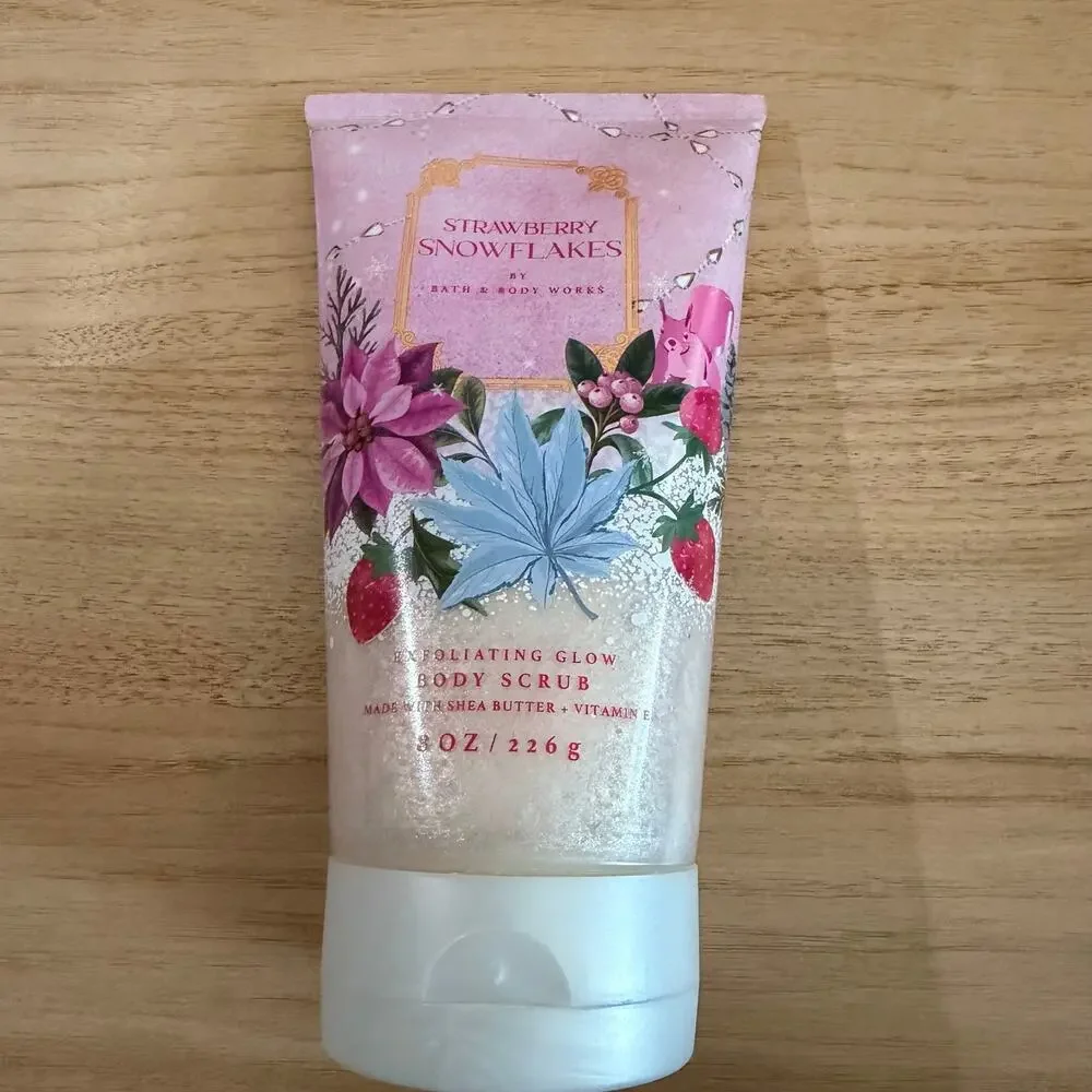 Bath & Body Works Strawberry Snowflakes Exfoliating Body Scrub 8 oz NEW